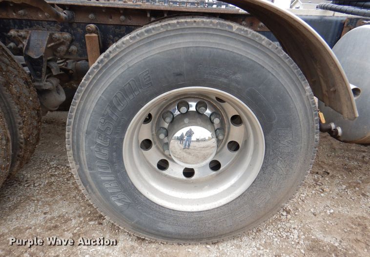 image for item DM6063 2013 Caterpillar CT660L  semi truck