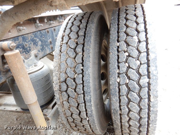 image for item DM6063 2013 Caterpillar CT660L  semi truck