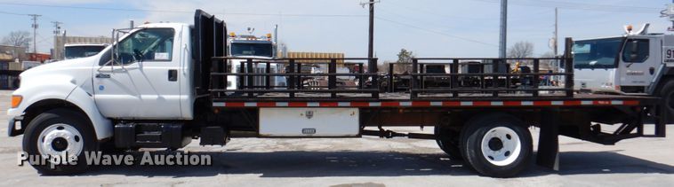 image for item DM6078 2000 Ford F650 Super Duty  flatbed truck