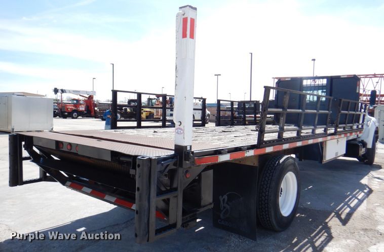 image for item DM6078 2000 Ford F650 Super Duty  flatbed truck