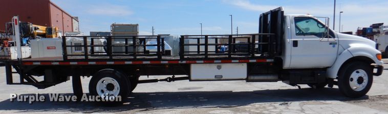 image for item DM6078 2000 Ford F650 Super Duty  flatbed truck