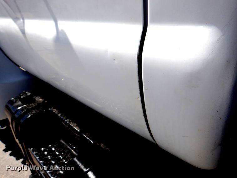 image for item DM6078 2000 Ford F650 Super Duty  flatbed truck