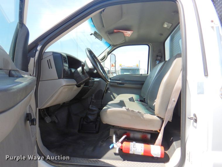 image for item DM6078 2000 Ford F650 Super Duty  flatbed truck