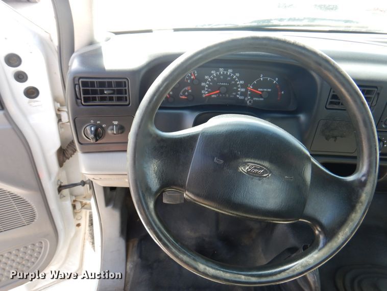 image for item DM6078 2000 Ford F650 Super Duty  flatbed truck