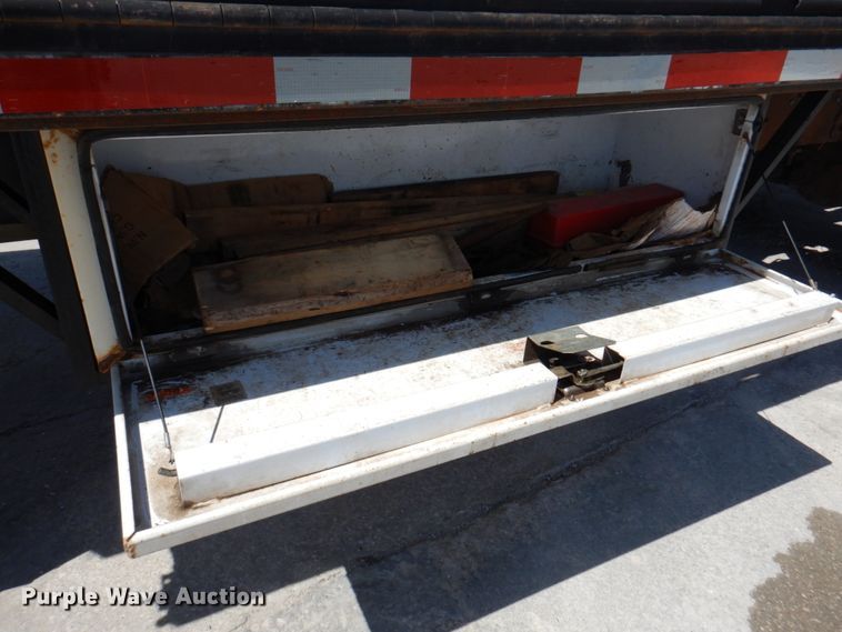 image for item DM6078 2000 Ford F650 Super Duty  flatbed truck