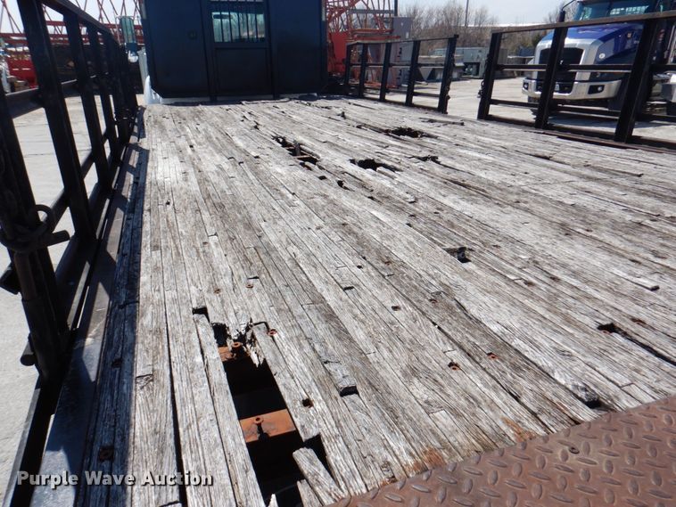 image for item DM6078 2000 Ford F650 Super Duty  flatbed truck