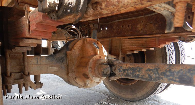 image for item DM6078 2000 Ford F650 Super Duty  flatbed truck