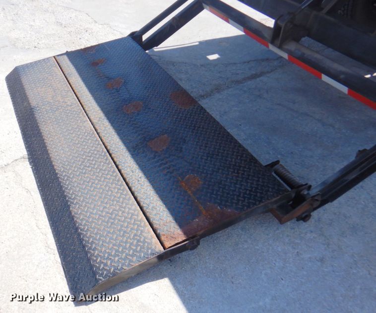 image for item DM6078 2000 Ford F650 Super Duty  flatbed truck