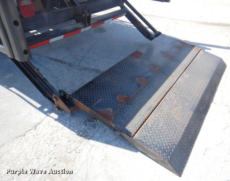 image for item DM6078 2000 Ford F650 Super Duty  flatbed truck