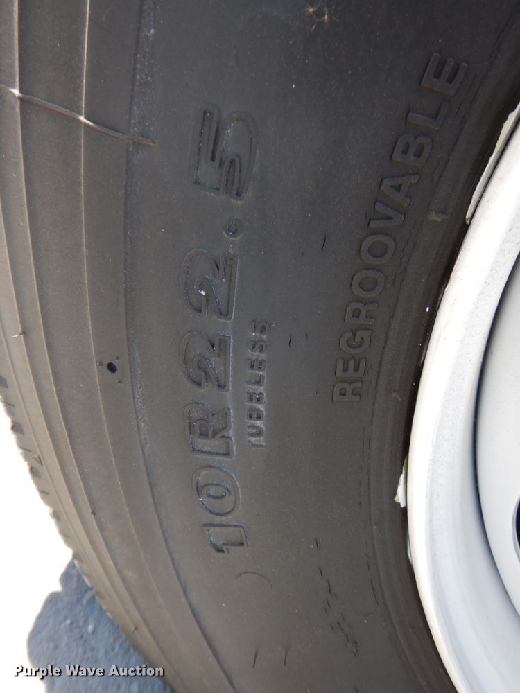 image for item DM6078 2000 Ford F650 Super Duty  flatbed truck