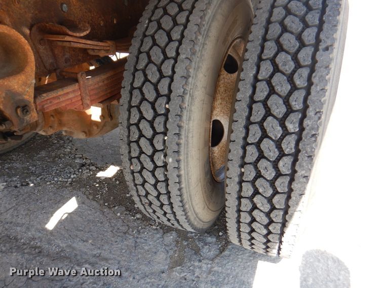 image for item DM6078 2000 Ford F650 Super Duty  flatbed truck