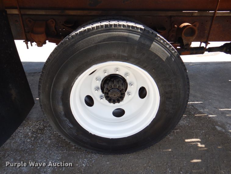 image for item DM6078 2000 Ford F650 Super Duty  flatbed truck