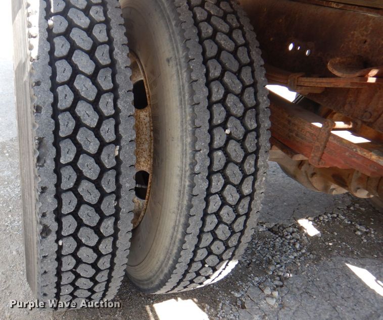 image for item DM6078 2000 Ford F650 Super Duty  flatbed truck