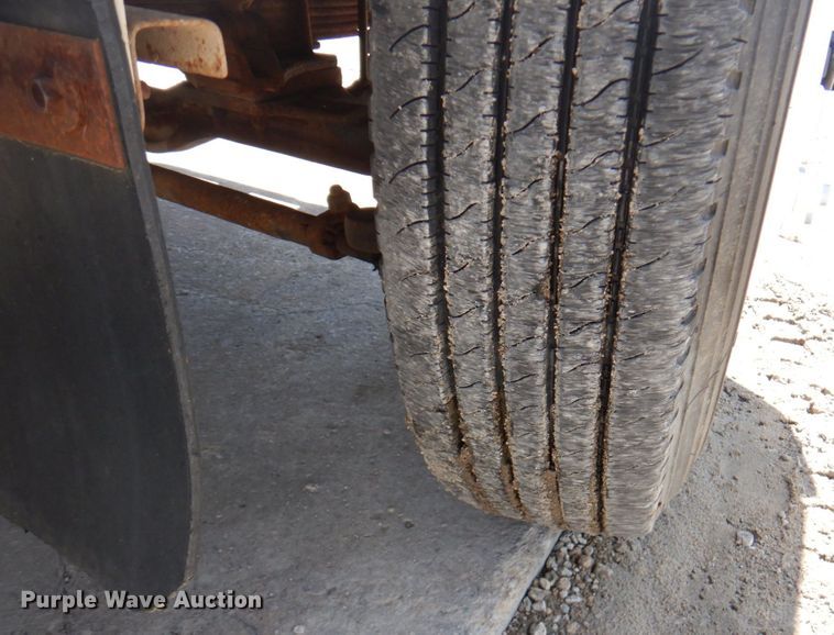 image for item DM6078 2000 Ford F650 Super Duty  flatbed truck