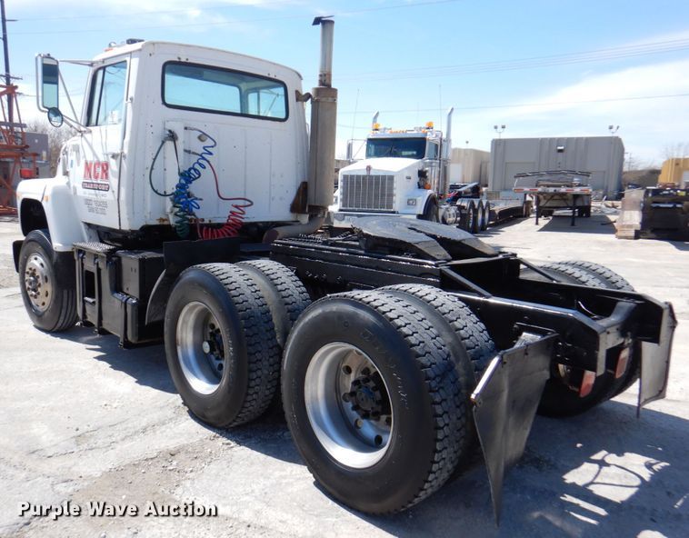 image for item DM6079 1988 Ford L9000  semi truck