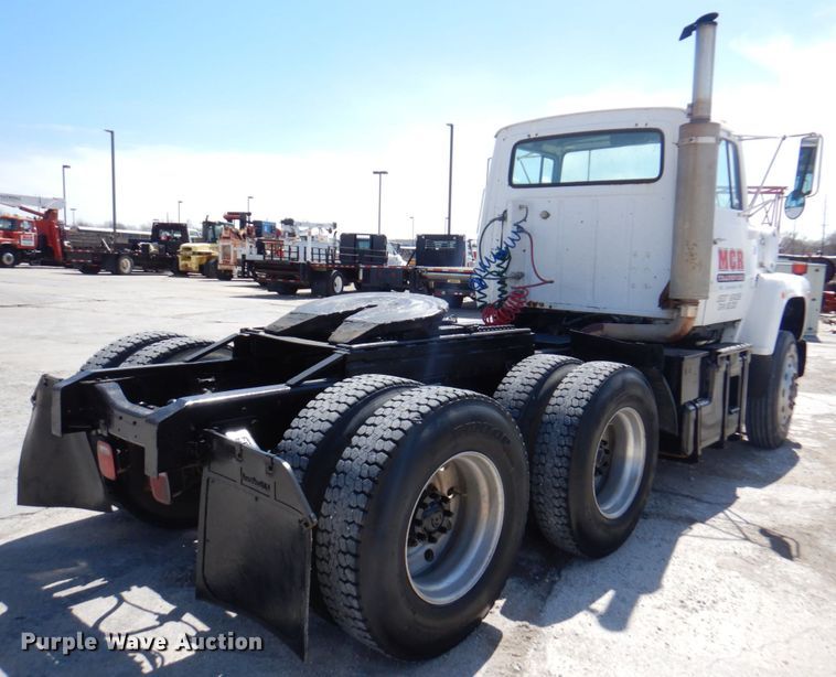 image for item DM6079 1988 Ford L9000  semi truck