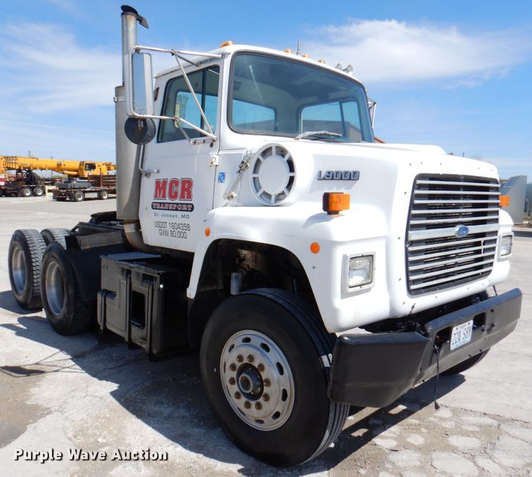 image for item DM6079 1988 Ford L9000  semi truck