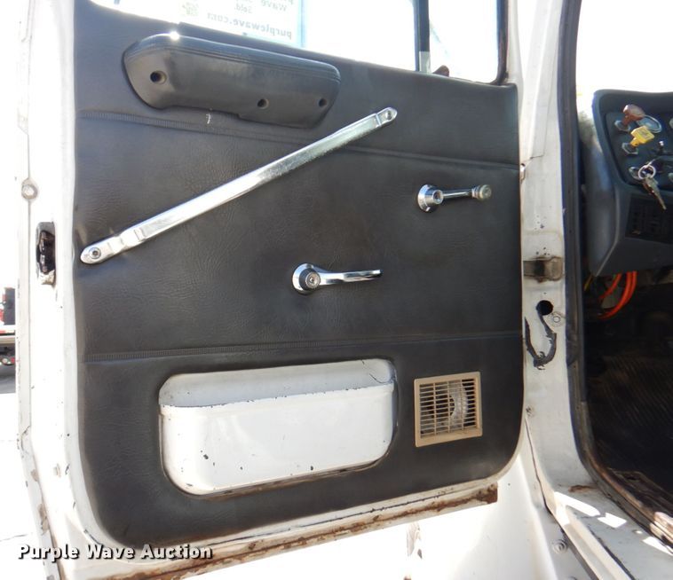 image for item DM6079 1988 Ford L9000  semi truck