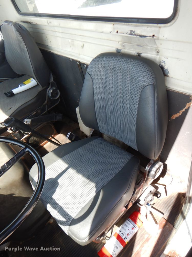 image for item DM6079 1988 Ford L9000  semi truck