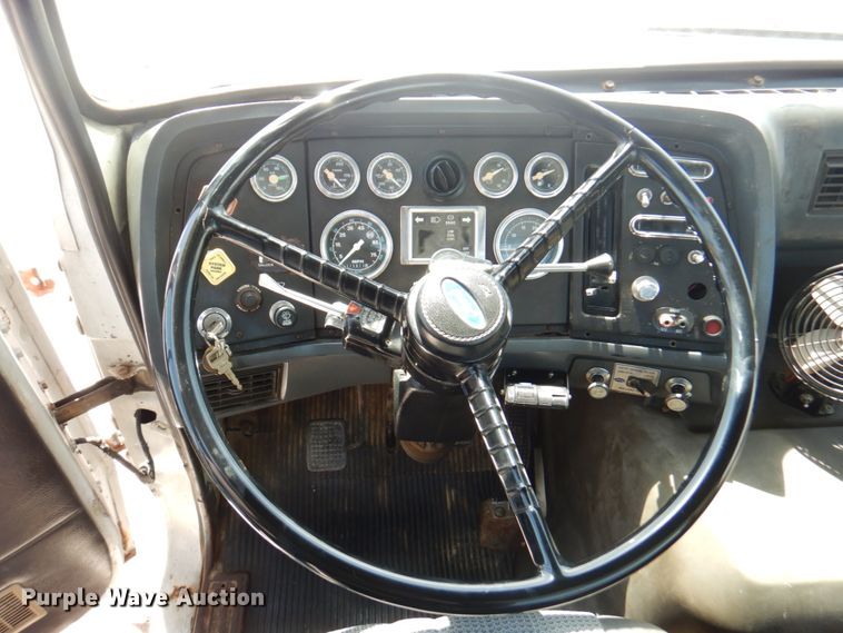 image for item DM6079 1988 Ford L9000  semi truck