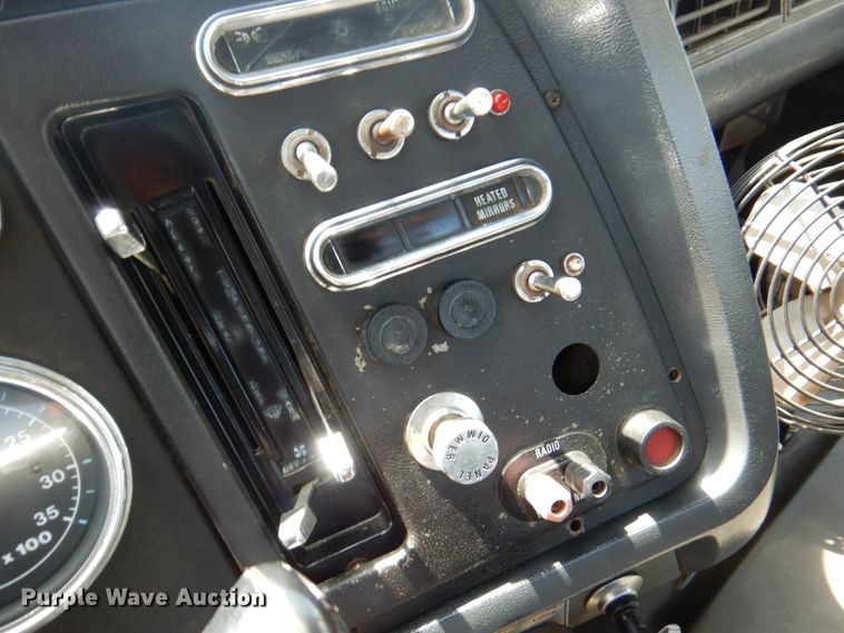 image for item DM6079 1988 Ford L9000  semi truck