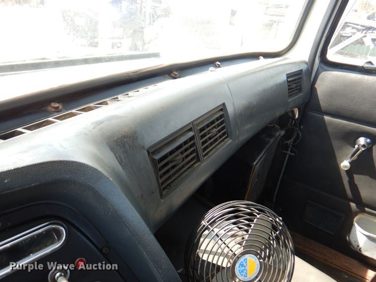 image for item DM6079 1988 Ford L9000  semi truck