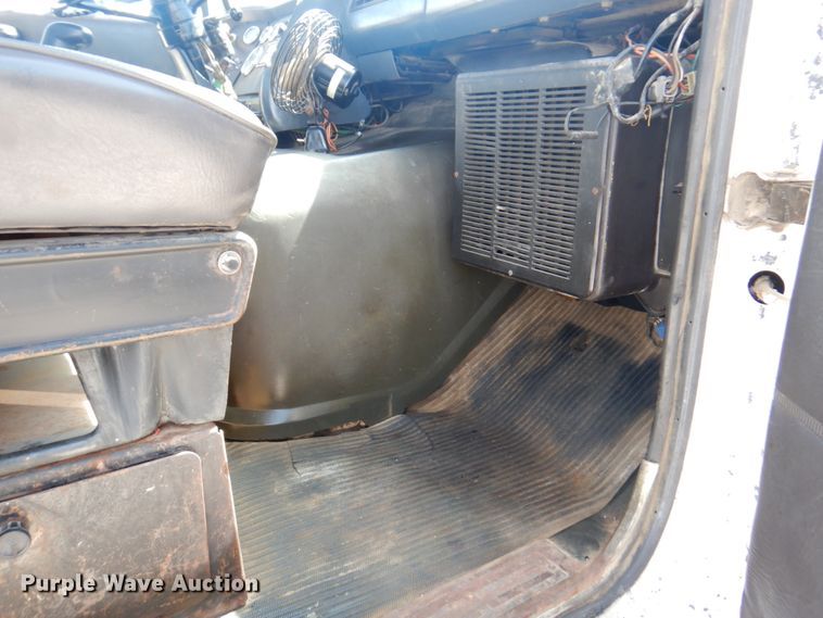 image for item DM6079 1988 Ford L9000  semi truck