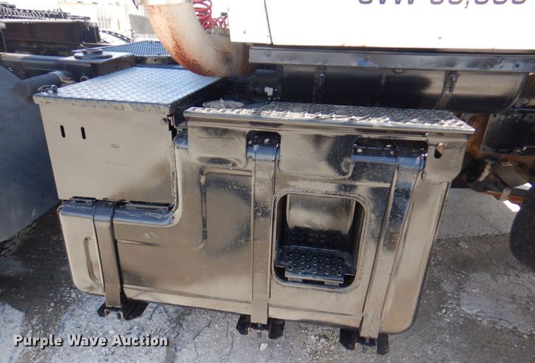 image for item DM6079 1988 Ford L9000  semi truck