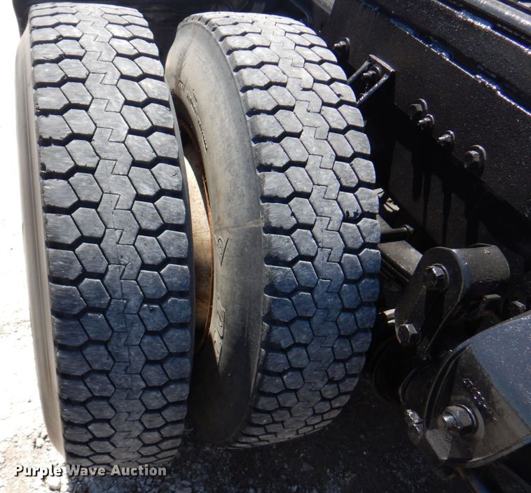 image for item DM6079 1988 Ford L9000  semi truck