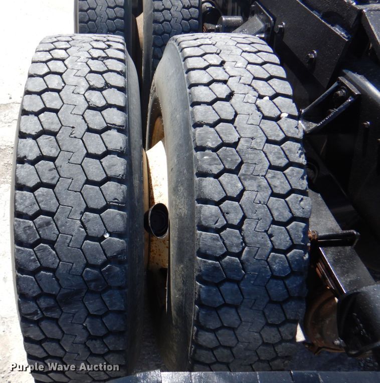 image for item DM6079 1988 Ford L9000  semi truck