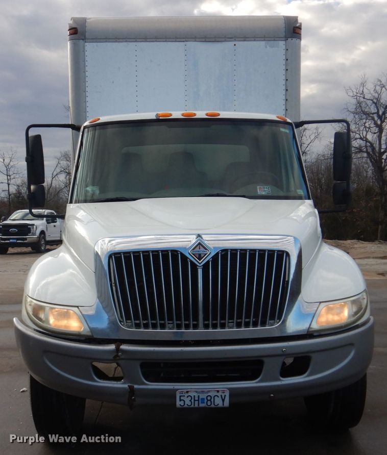 image for item DM7263 2007 International 4300  box truck