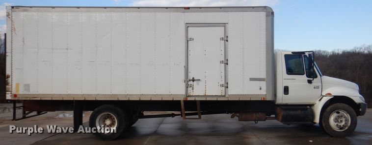 image for item DM7263 2007 International 4300  box truck