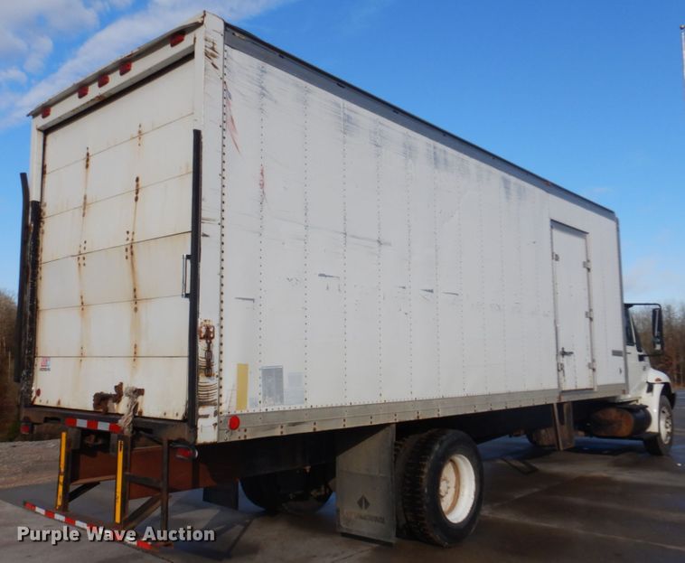 image for item DM7263 2007 International 4300  box truck