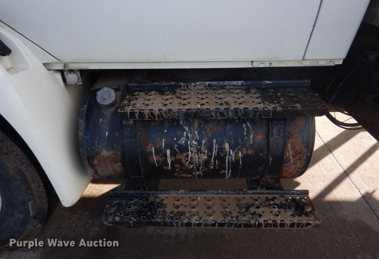 image for item DM7263 2007 International 4300  box truck