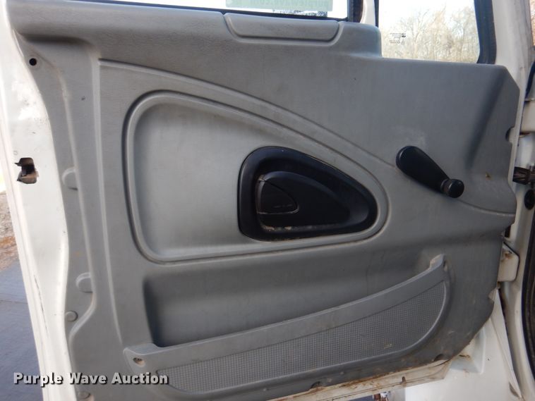 image for item DM7263 2007 International 4300  box truck