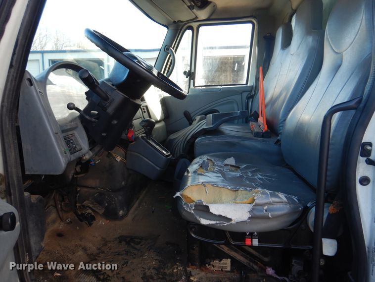 image for item DM7263 2007 International 4300  box truck