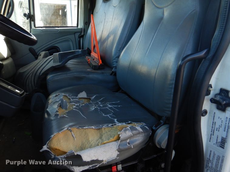 image for item DM7263 2007 International 4300  box truck