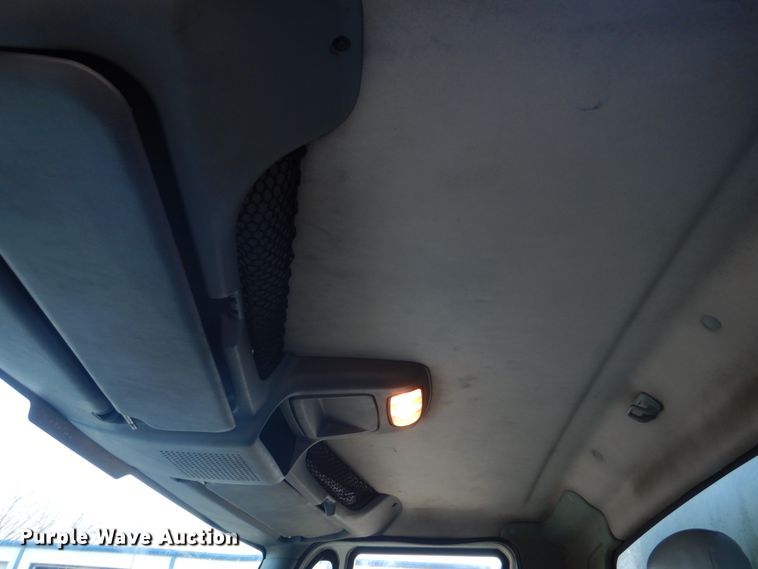 image for item DM7263 2007 International 4300  box truck