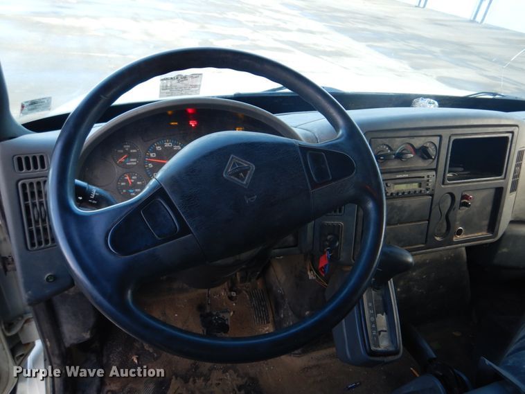 image for item DM7263 2007 International 4300  box truck