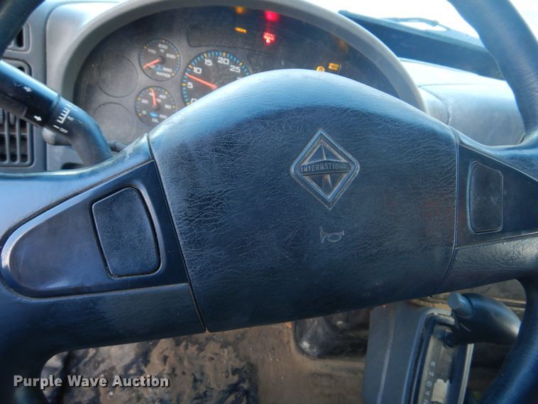 image for item DM7263 2007 International 4300  box truck