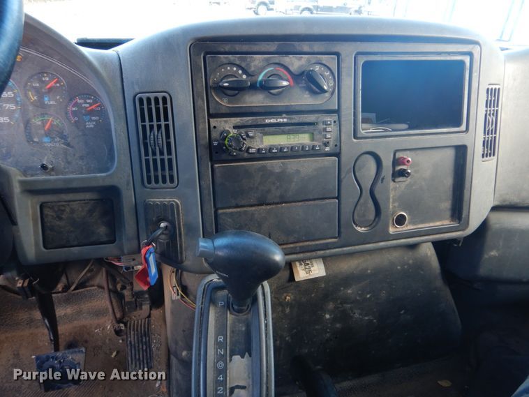 image for item DM7263 2007 International 4300  box truck