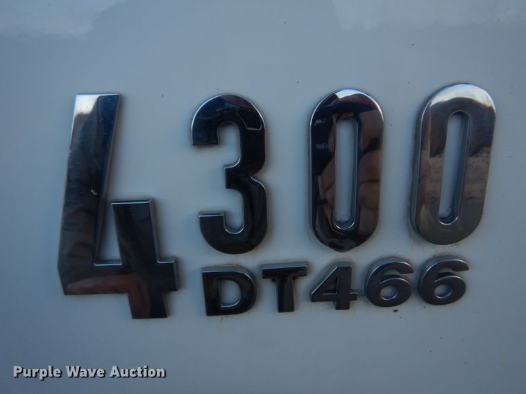 image for item DM7263 2007 International 4300  box truck