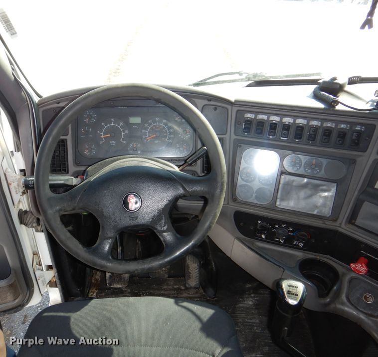 image for item DN7265 2007 Kenworth T2000  semi truck