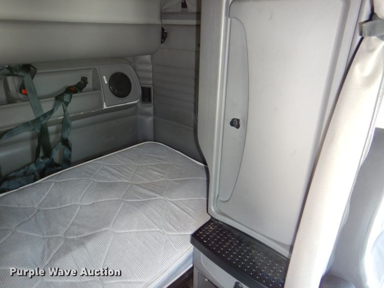 image for item DN7265 2007 Kenworth T2000  semi truck