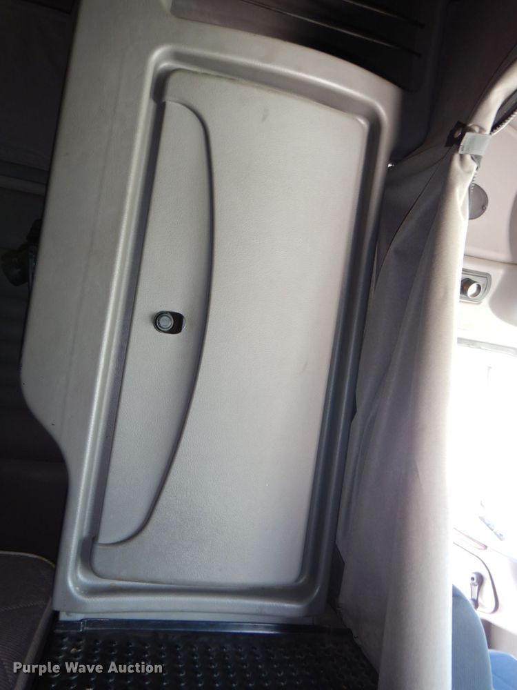 image for item DN7265 2007 Kenworth T2000  semi truck