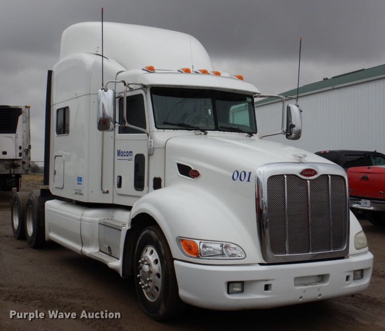 image for item DN7276 2013 Peterbilt 386  semi truck