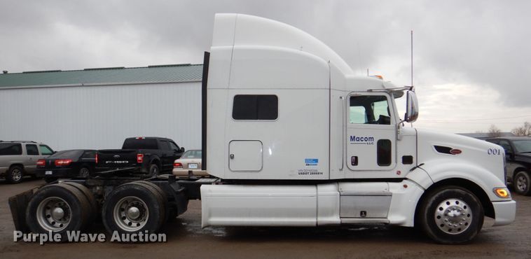 image for item DN7276 2013 Peterbilt 386  semi truck