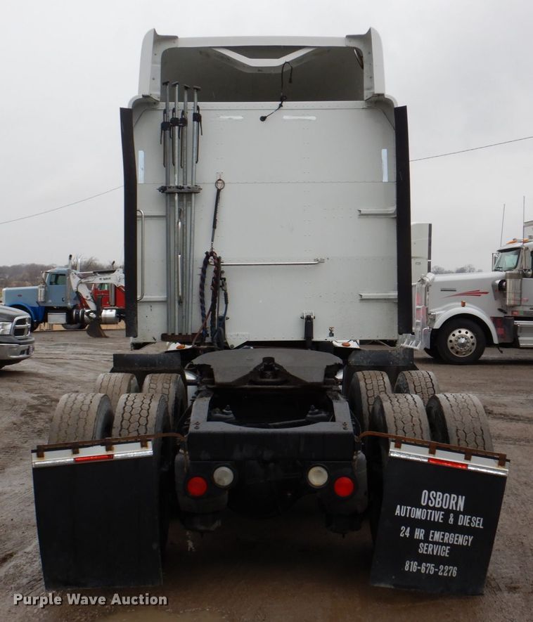 image for item DN7276 2013 Peterbilt 386  semi truck