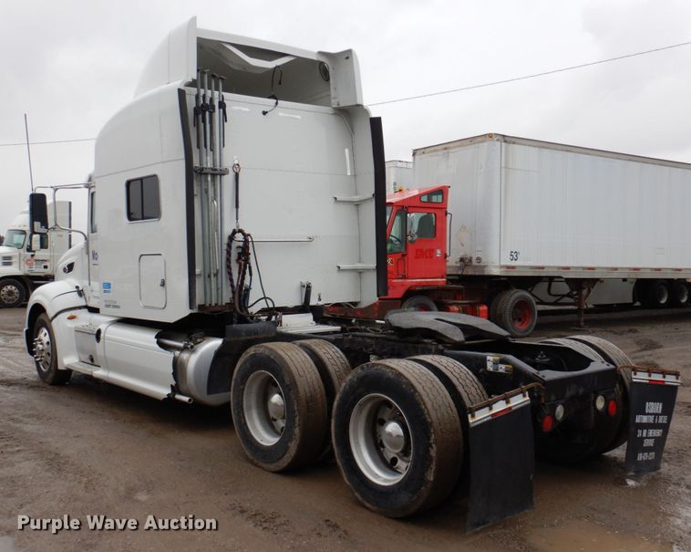 image for item DN7276 2013 Peterbilt 386  semi truck