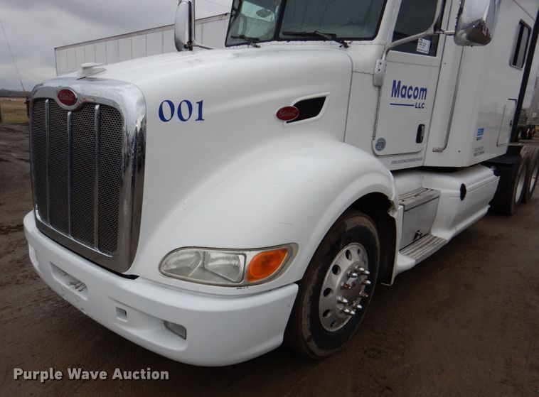 image for item DN7276 2013 Peterbilt 386  semi truck